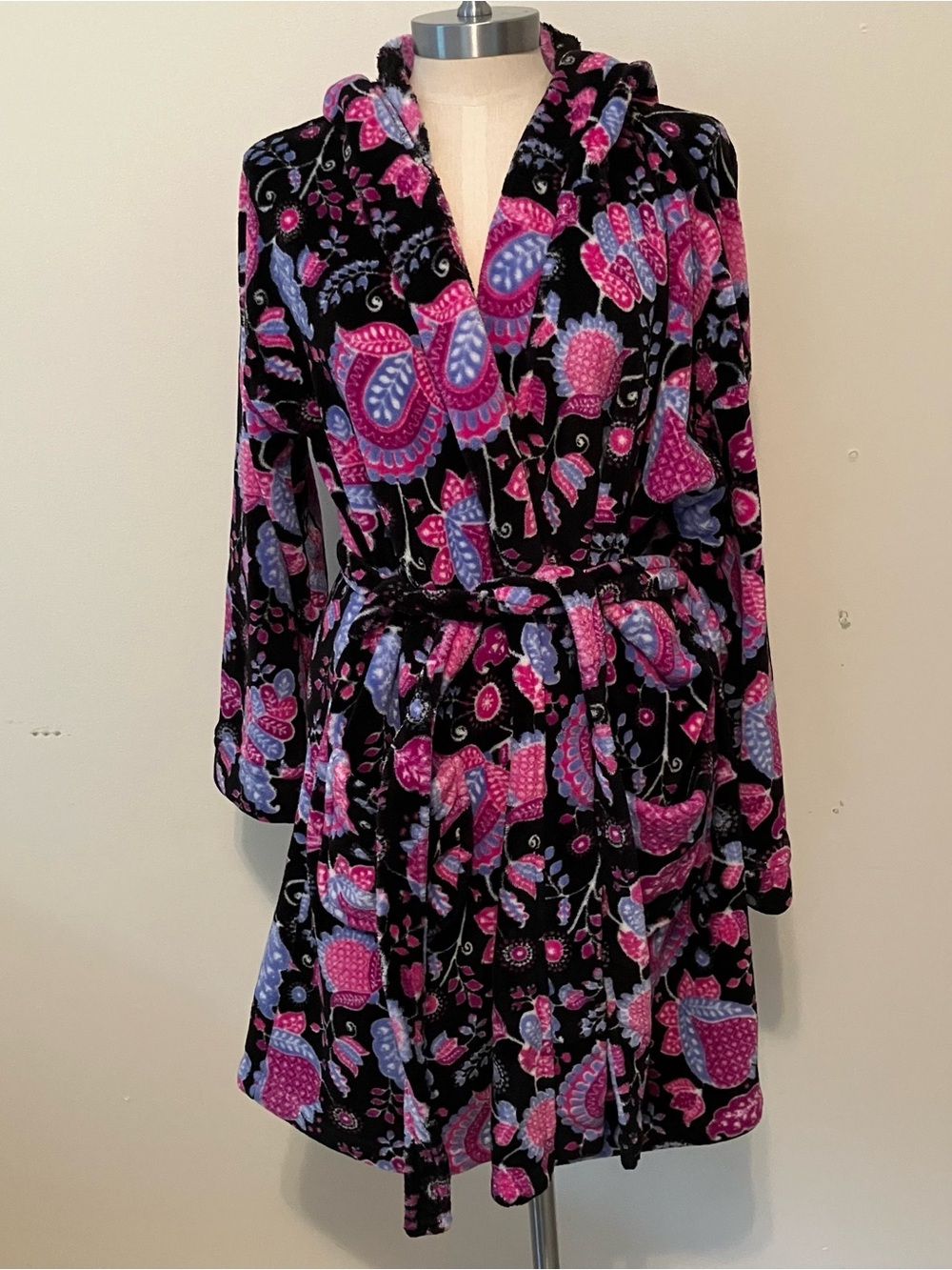 Vera Bradley Plush Fleece Hooded Robe  Women’s S Black Pink Alpine Floral Dorm